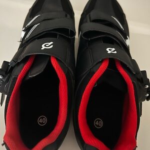 Peloton cycling shoes NWOT